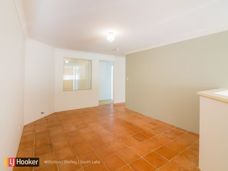 8 Barrul Place, Thornlie WA 6108