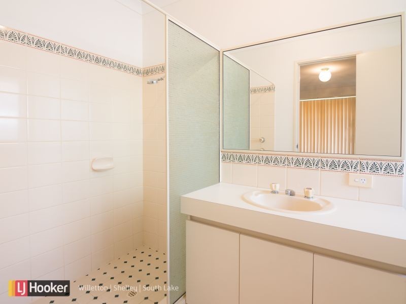 8 Barrul Place, Thornlie WA 6108