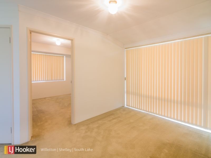 8 Barrul Place, Thornlie WA 6108