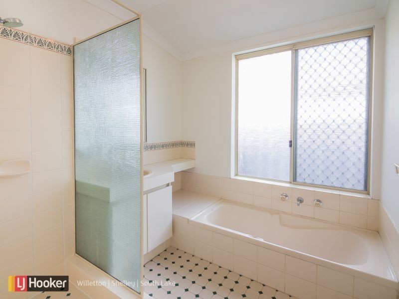 8 Barrul Place, Thornlie WA 6108