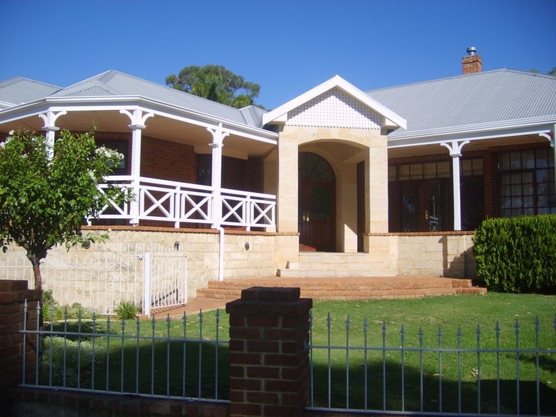 211 Riverton Drive, Shelley WA 6148