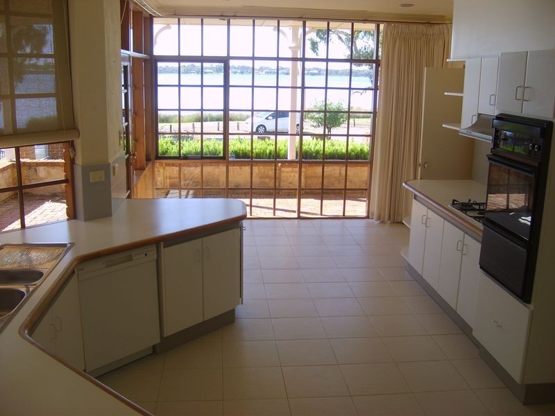 211 Riverton Drive, Shelley WA 6148