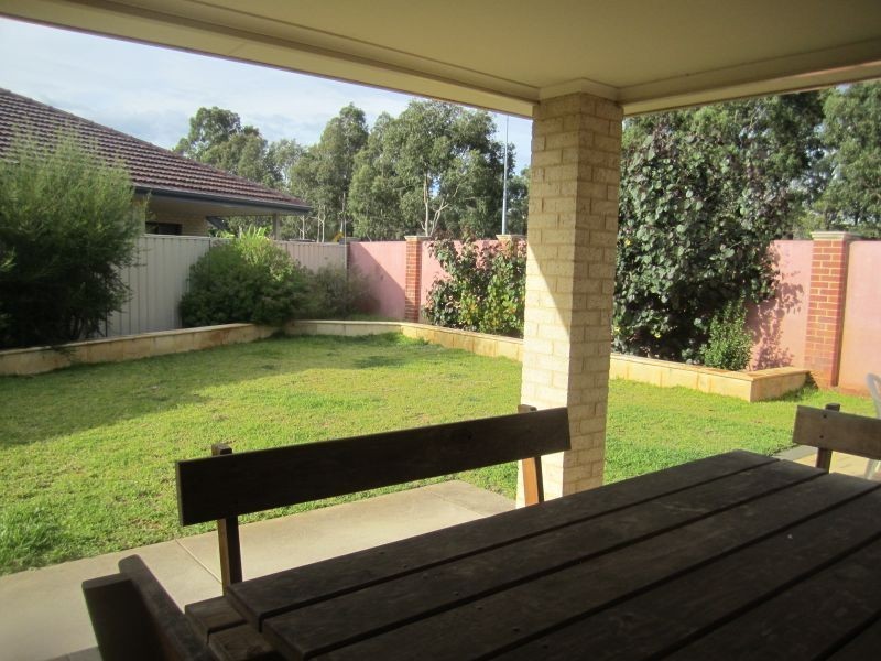 10 Quenda Drive, Canning Vale WA 6155