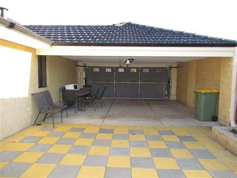 1 Woodhouse Circuit, Canning Vale WA 6155