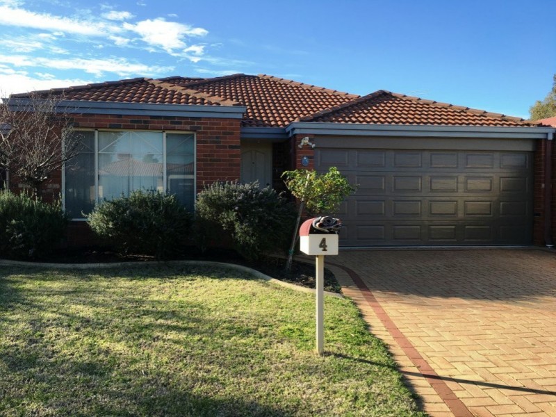 4 Barcroft Court, Atwell WA 6164