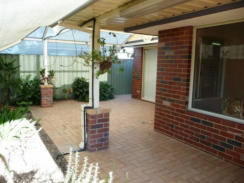 4 Barcroft Court, Atwell WA 6164