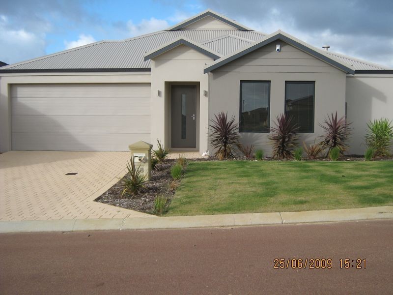 18 Strasbourg Vista, Hocking WA 6065