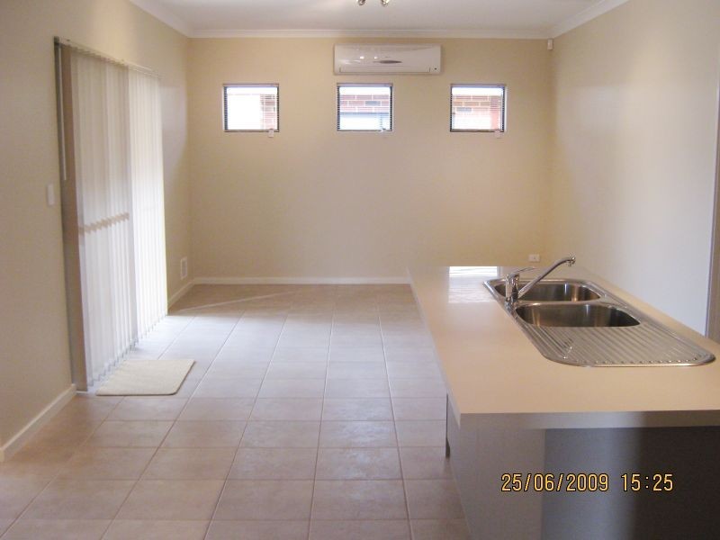 18 Strasbourg Vista, Hocking WA 6065