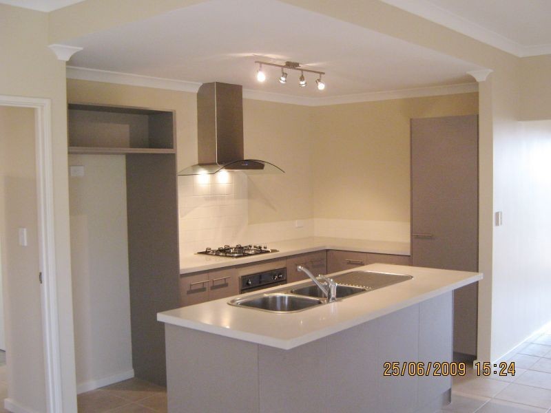 18 Strasbourg Vista, Hocking WA 6065