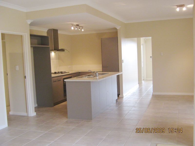 18 Strasbourg Vista, Hocking WA 6065