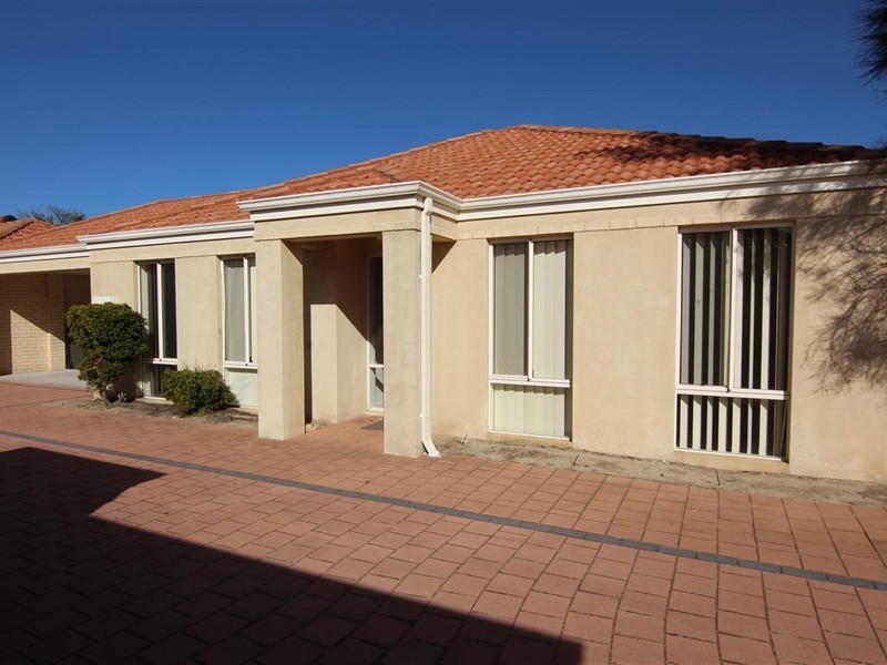 6/2 Hobby Retreat, Queens Park WA 6107