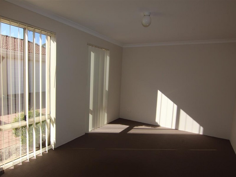 6/2 Hobby Retreat, Queens Park WA 6107