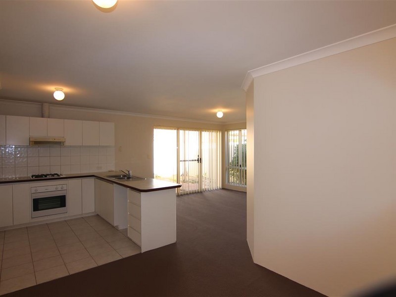 6/2 Hobby Retreat, Queens Park WA 6107