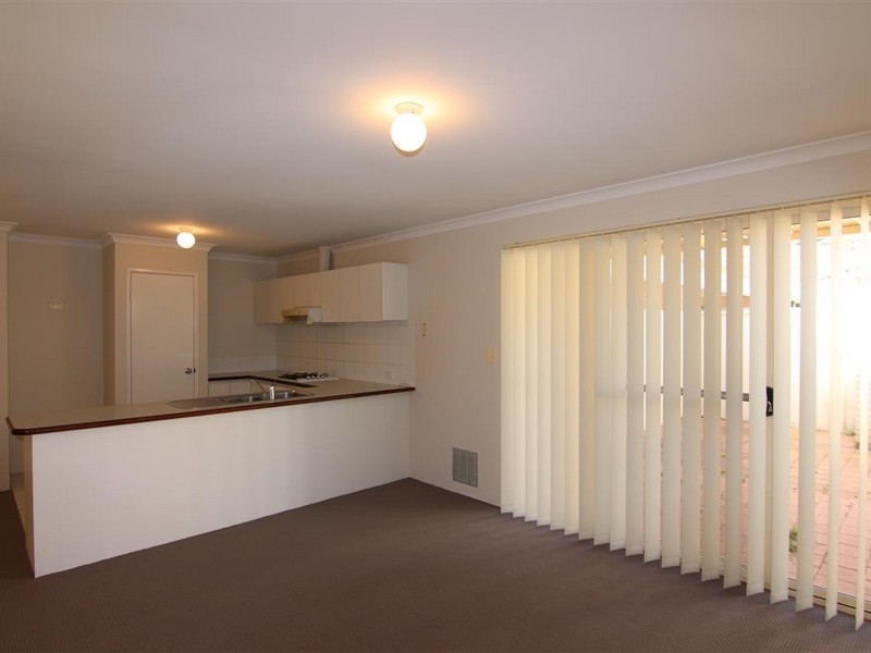 6/2 Hobby Retreat, Queens Park WA 6107