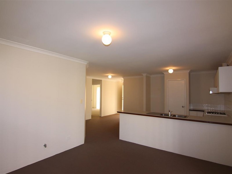 6/2 Hobby Retreat, Queens Park WA 6107