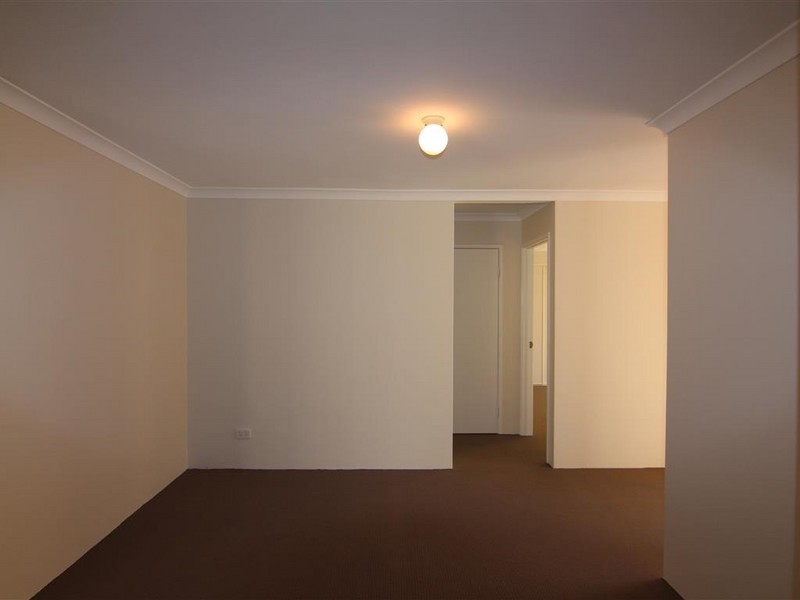 6/2 Hobby Retreat, Queens Park WA 6107