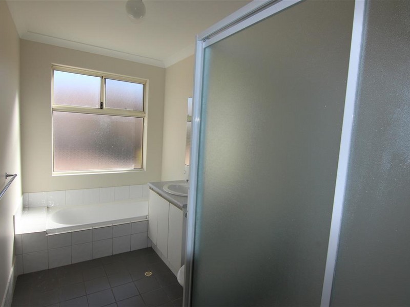 6/2 Hobby Retreat, Queens Park WA 6107