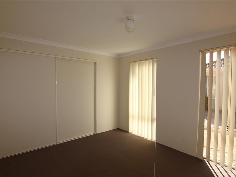 6/2 Hobby Retreat, Queens Park WA 6107