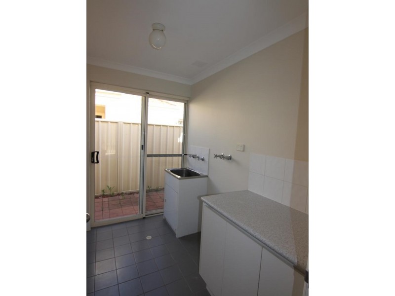 6/2 Hobby Retreat, Queens Park WA 6107