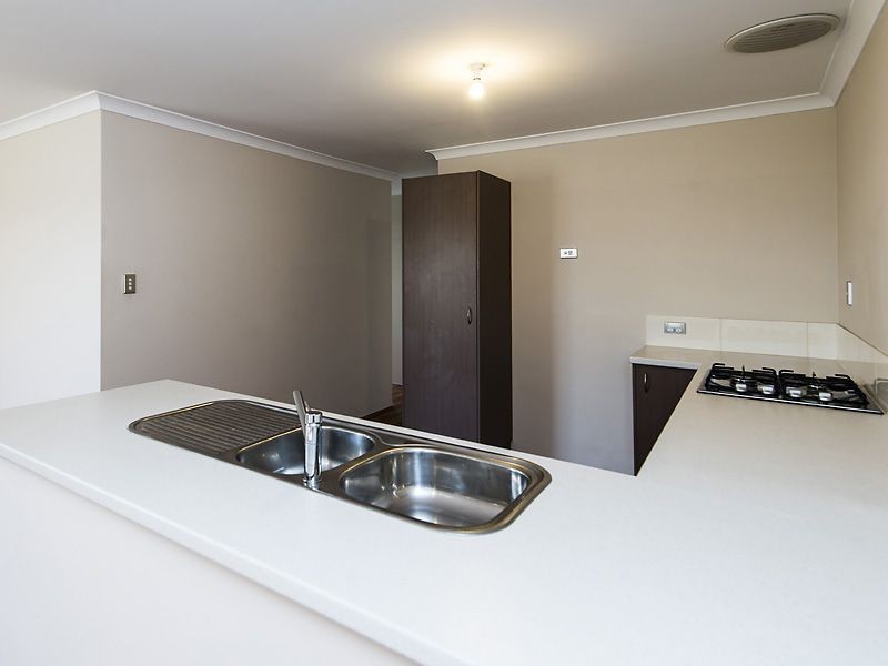 4 Keble Lane, Piara Waters WA 6112