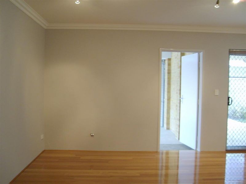 1/6 Batsford Way, Canning Vale WA 6155