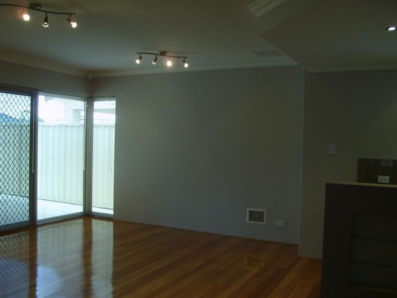 1/6 Batsford Way, Canning Vale WA 6155