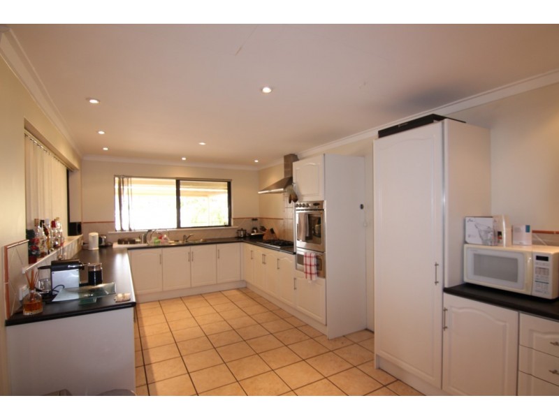 2 McFarlane Close, Willetton WA 6155