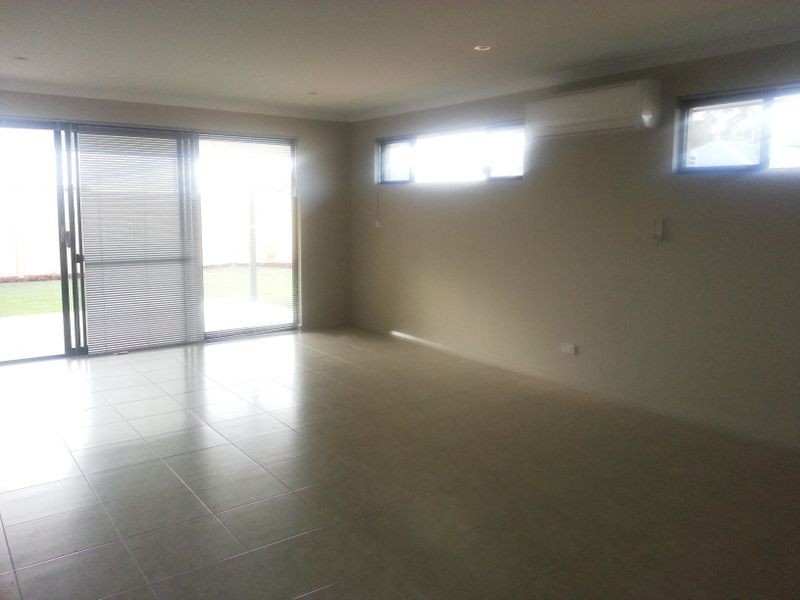 12 Willis Street, Hammond Park WA 6164