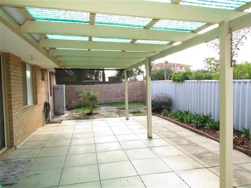 1/8 Neon Close, Parkwood WA 6147