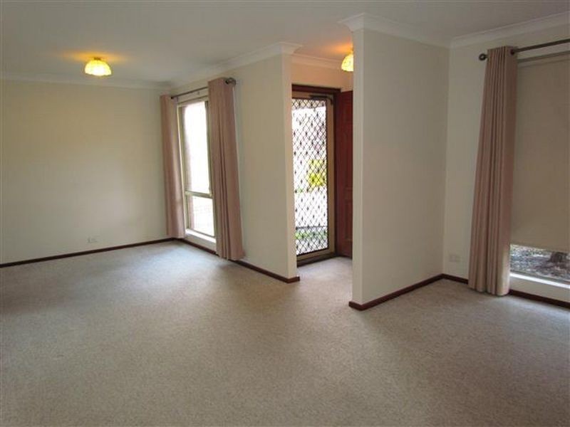 1/8 Neon Close, Parkwood WA 6147