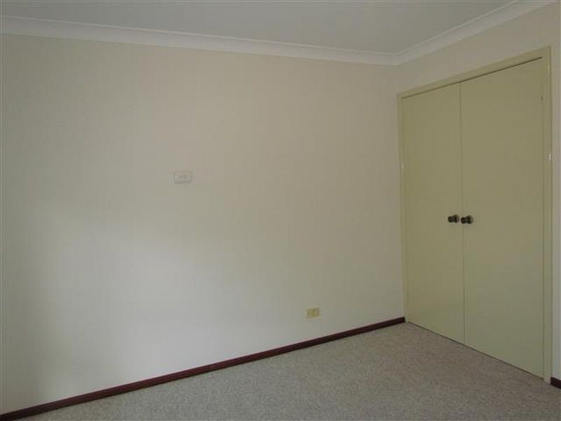 1/8 Neon Close, Parkwood WA 6147