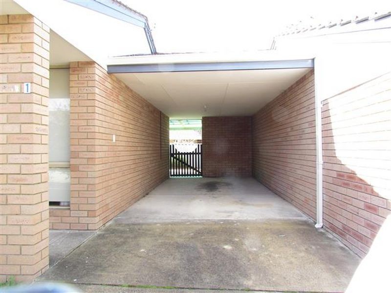 1/8 Neon Close, Parkwood WA 6147