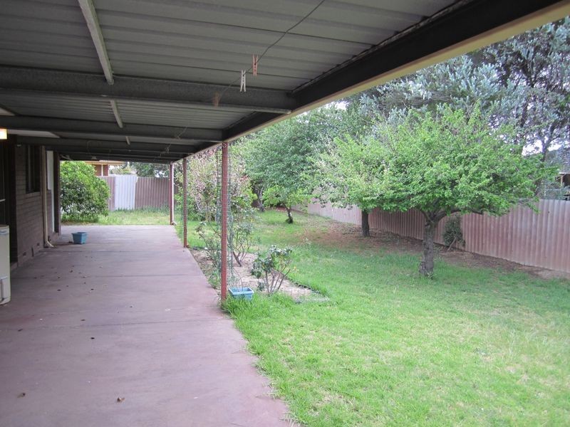 5 Forest Court, Armadale WA 6112