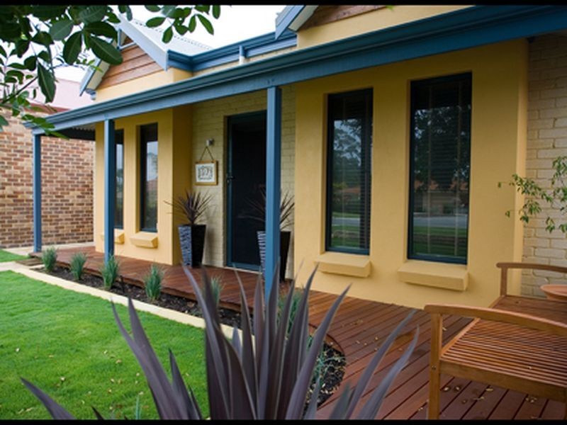 12a Peplar Avenue, Salter Point WA 6152
