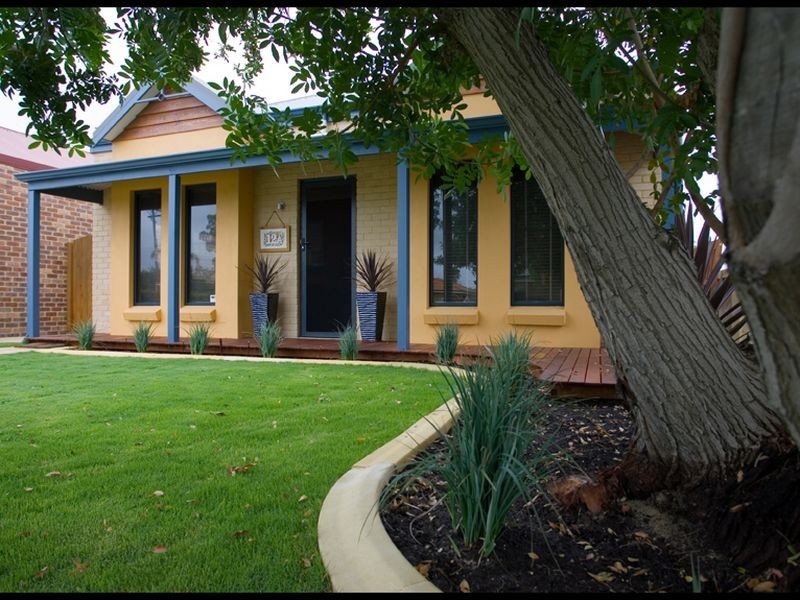 12a Peplar Avenue, Salter Point WA 6152