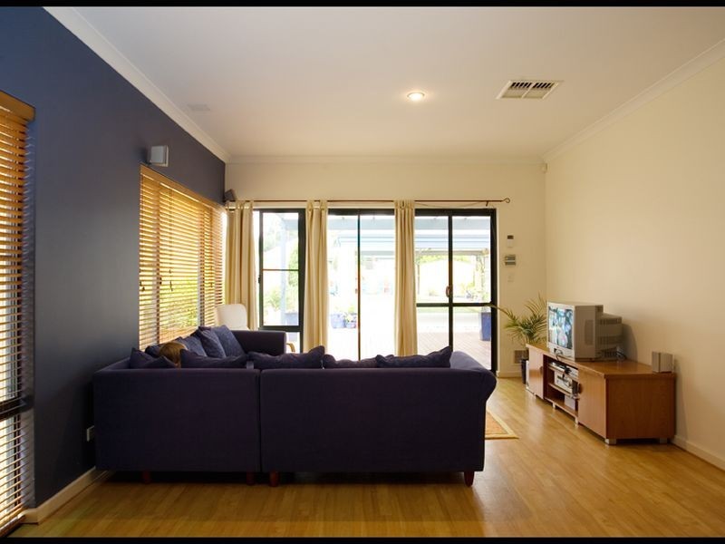 12a Peplar Avenue, Salter Point WA 6152