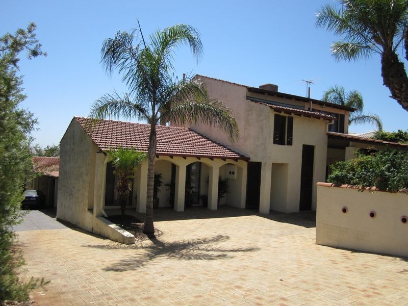 70 Corinthian Road West, Shelley WA 6148