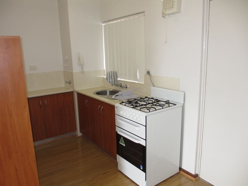 4/1045 Albany Highway, St James WA 6102