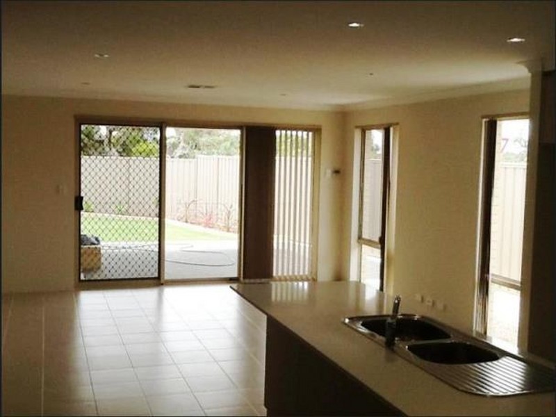 23 Southampton Drive, Piara Waters WA 6112