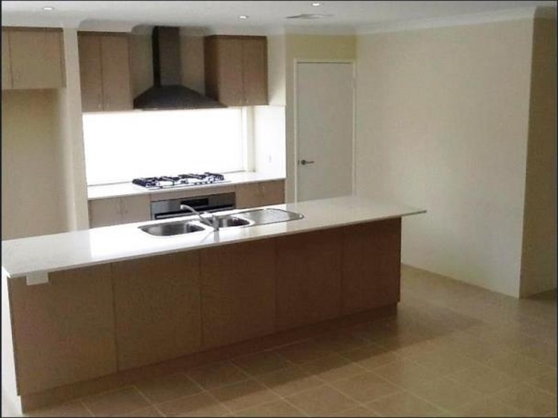 23 Southampton Drive, Piara Waters WA 6112