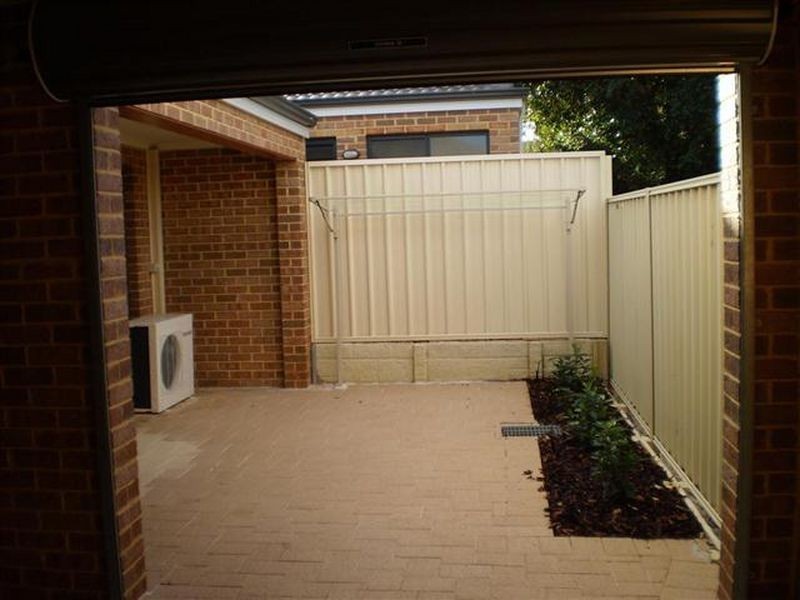 1/33 Banyard Avenue, Kelmscott WA 6111