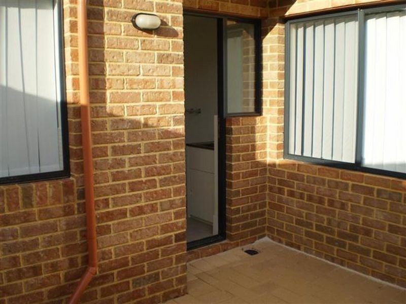 1/33 Banyard Avenue, Kelmscott WA 6111