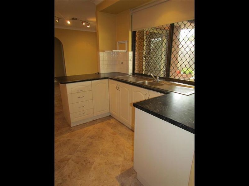 10 Regal Drive, Thornlie WA 6108