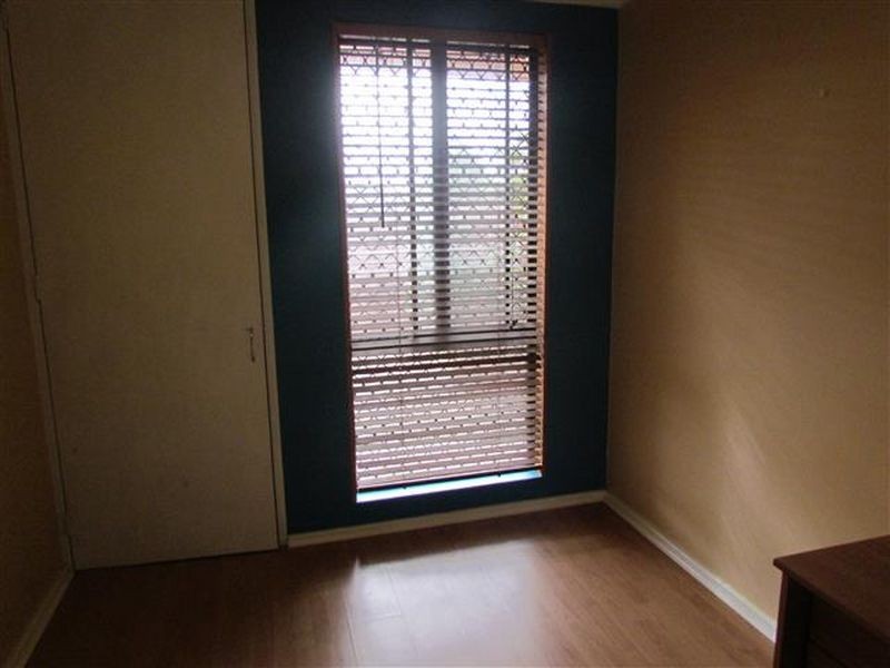 10 Regal Drive, Thornlie WA 6108