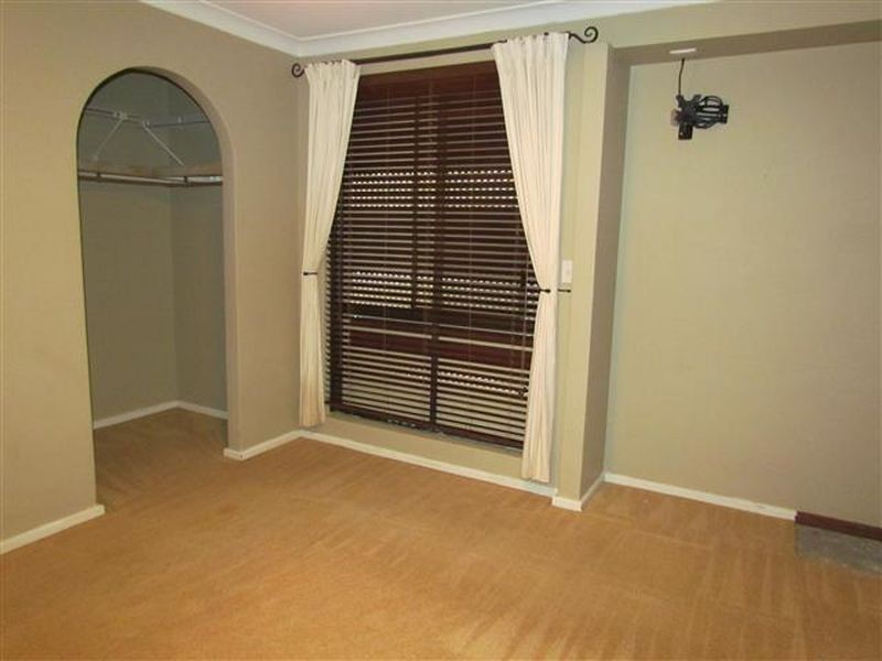 10 Regal Drive, Thornlie WA 6108