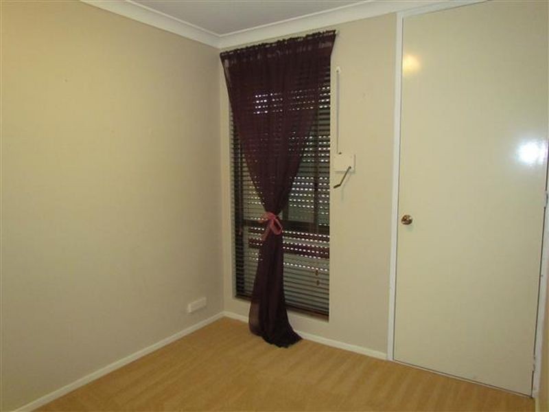 10 Regal Drive, Thornlie WA 6108