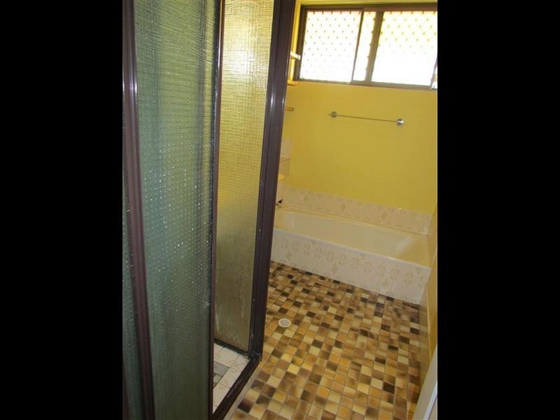 10 Regal Drive, Thornlie WA 6108