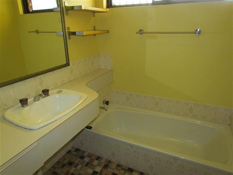 10 Regal Drive, Thornlie WA 6108