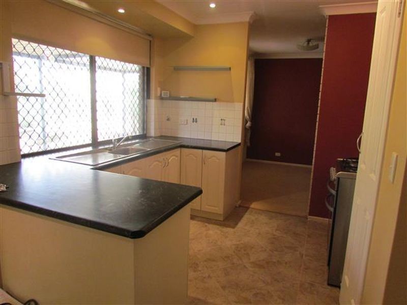 10 Regal Drive, Thornlie WA 6108