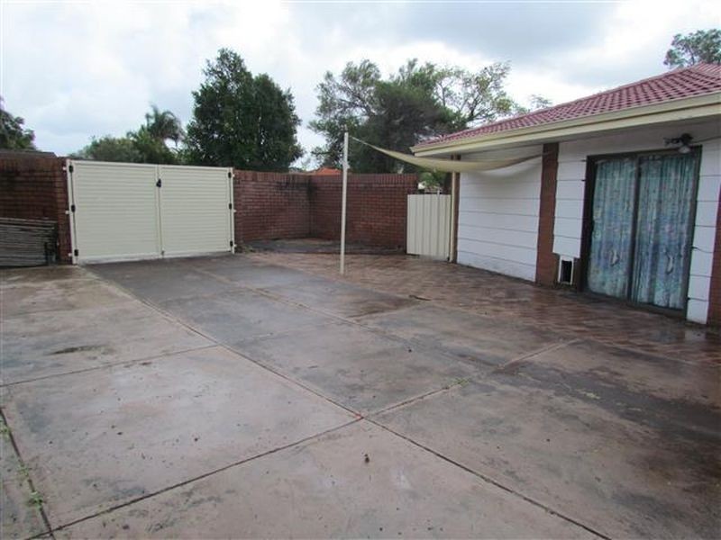 10 Regal Drive, Thornlie WA 6108